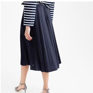 J Crew  Navy Blue Size 2 Micro Pleated Midi Skirt SZ 2
